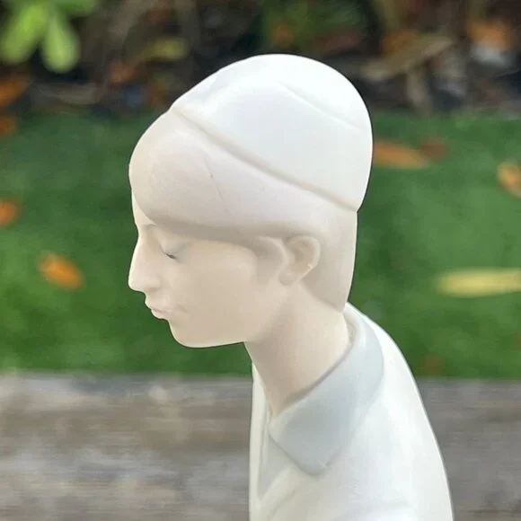 Lladro Matte Hebrew Student Jewish Boy with Book 4684 Bar Mitzvah Siddur Judacia - Picture 7 of 13